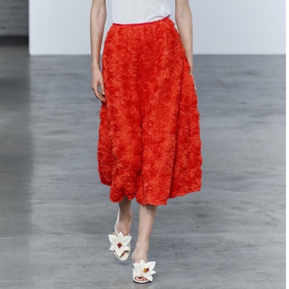 ZARA Large Cream Flower Open Toe Sandals - Picture 2 of 16